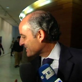 Camps se escapa de los periodistas que le preguntan por Canal 9