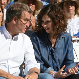 02/09/2022. El presidente del Partido Popular, Alberto Núñez Feijóo junto a la presidenta de la Comunidad de Madrid, Isabel Díaz Ayuso, durante un mitin político, a 2 de agosto de 2022.