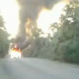 Un autobús escolar arde en Sevilla