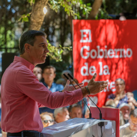 03/09/2022-El secretario general del PSOE y presidente del Gobierno, Pedro Sánchez, se dirige a los vecinos del sevillano barrio de Pino Montano en el primer acto de la campaña El Gobierno de la Gente, que se celebra en Sevilla en la capital andaluz