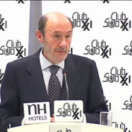 Rubalcaba pide un careo de Cospedal y Bárcenas ante Ruz