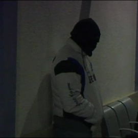 Ricart, encapuchado, abandona Ciudad Real en tren ante el estupor del resto de pasajeros