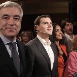 El responsable económico de Ciudadanos, Luis Garicano, junto a otroEs líderes del partido. (EFE)