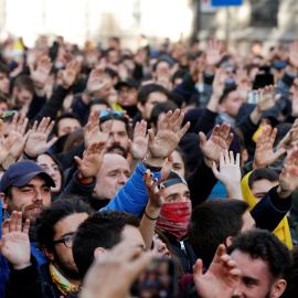 Manifestantes en Barcelona durante el 21-D/ REUTERS