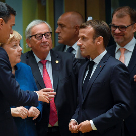 El presidente del Gobierno, Pedro Sánchez, con la canciller alemana Angela Merkel, el presidente de la Comisión Europea, Jean-Claude Juncker, el presidente francés Emmanuel Macron y el primer ministro finlandes, Juha Sipila, e la pasada cumbre de la UE