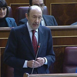 Rubalcaba le pide explicaciones a Rajoy por la contabilidad B y éste le responde sobre el paro