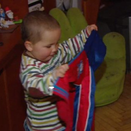 Una familia con un niño con leucemia, al borde del desahucio