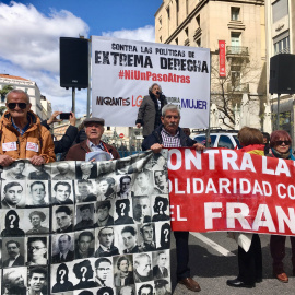 Diferentes colectivos sociales han protestado contra el auge de la extrema derecha en las inmediaciones del Congreso - A.R