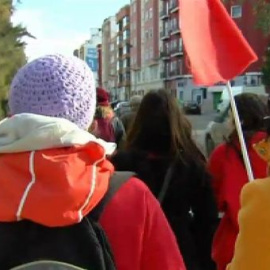 Varios colectivos de discapacitados protestan por su precaria situación debido a los recortes.