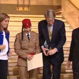 Defensa galardona a una soldado madre de 8 hijos para realzar la importancia de la mujer en el Ejército