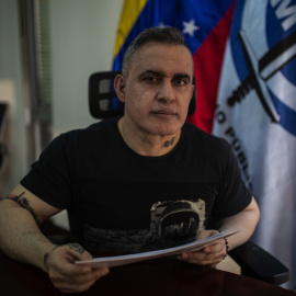 El fiscal general de la República Bolivariana de Venezuela, Tarek William Saab, en su despacho del Ministerio Publico, en Caracas.- JAIRO VARGAS