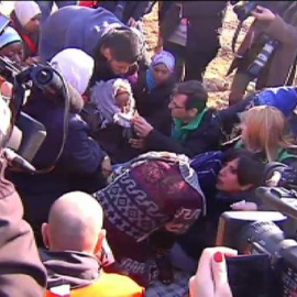 Los Mossos han desalojado a las 14 familias que ocupaban un edificio en Salt desde marzo