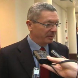 Gallardón vuelve al trabajo tras su accidente doméstico