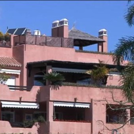 Una jueza de Estepona imputa a la mujer de Ignacio González 