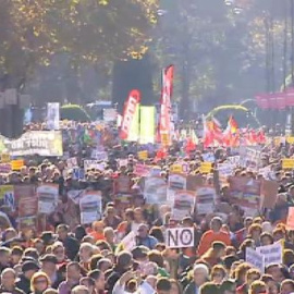 Mareas multicolores contra el Gobierno tomas las calles