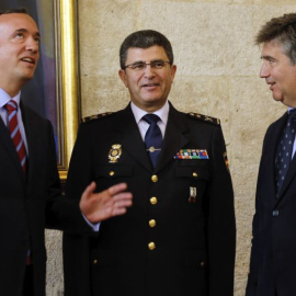 En el centro, José Javier Cuasante. /EFE