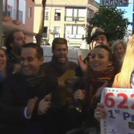 Sanlúcar la Mayor celebra el Gordo cantando