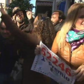 Sanlúcar la Mayor celebra el Gordo cantando