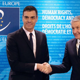 Pedro Sánchez, junto al secretario general del Consejo de Europa, Thorbjorn Jagland, este jueves.