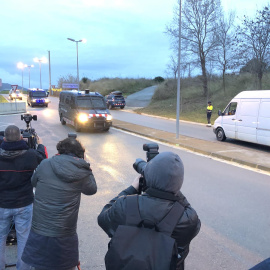 Llegada de los presos soberanistas a la cárcel de Brians | EP