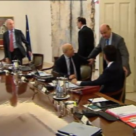 Sube la luz y se congela el salario mínimo