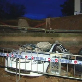 Las fuertes lluvias de las últimas horas provocan la caída de un muro que aplasta 15 coches en Alcalá de Guadaíra (Sevilla)