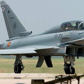 El último extra se aprobó el pasado mes de mayo y ascendió a 856 millones de euros con los que se hace frente al pago de, entre otros, el programa del 'caza' Eurofighter (399,7 millones de euros). EFE