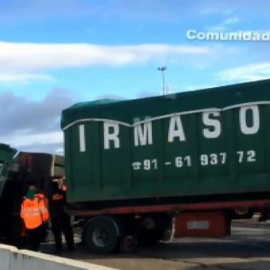 Colisionan dos camiones en la A-4 y uno de ellos vierte sus 300 litros de combustible