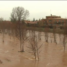 Muchos ríos de Castilla y León, desbordados por el temporal
