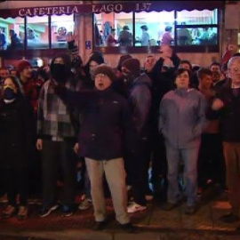 Tensión entre los vecinos del Gamonal y los antidisturbios en la quinta noche de protesta