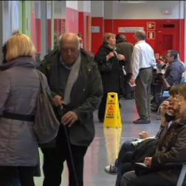  Las salas de espera de toda España se llenan de pacientes con gripe 