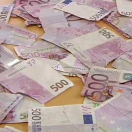  Encuentran cerca de 20.000 euros en billetes de 500 rotos en Motril 