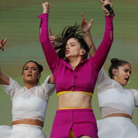 La cantante española Rosalía se presenta hoy domingo, en la novena versión del festival musical Lollapalooza 2019, en Santiago (Chile). EFE/ Elvis Gonzalez