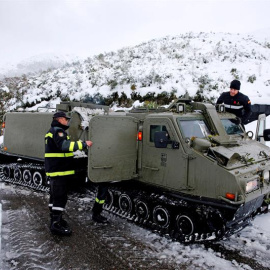 Los 120 efectivos de la Unidad Militar de Emergencias trasladados a Asturias para ayudar a paliar los efectos del temporal de nieve. /EFE