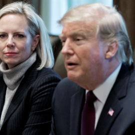 Kirstjen Nielsen, en una imagen de archivo junto a Donald Trump. - EFE