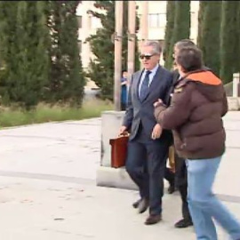 Blesa sale del juzgado sin medidas cautelares y con protección policial