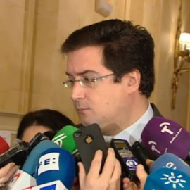 Osca López pide explicaciones a Cospedal sobre el contrato de su marido con Liberbank