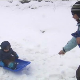 Gran parte del país sufre intensas nevadas que afectan al tráfico