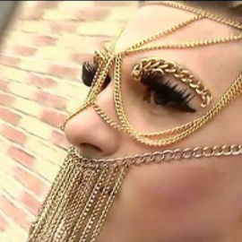 Estilismos imposibles visten Barcelona por la 080