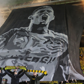 Hinchas del Nantes rinden homenaje al futbolista argentino Emiliano Sala