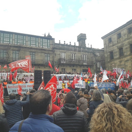 Miles de personas se manifiestan en Santiago por la sanidad pública./ EUROPA PRESS