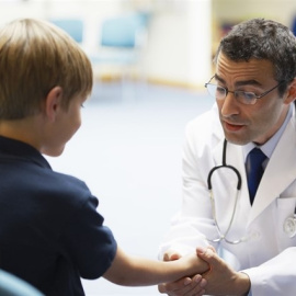 Pediatra. EUROPA PRESS.