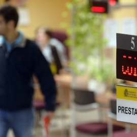 Interior de una oficina de Empleo de Castilla y Léon | EFE/Archivo