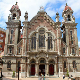 Fachada de la Basílica de San Juan el Real de Oviedo.