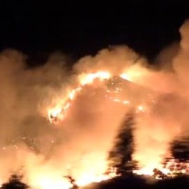 Un importante incendio en Ceuta obliga a desalojar varias viviendas
