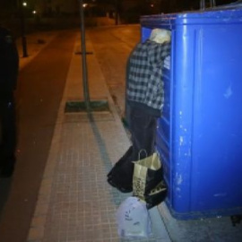 Fallece al quedar atrapado en un contenedor