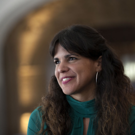 Teresa Rodríguez, en el Parlamento de Andalucía. Retrato de Laura León