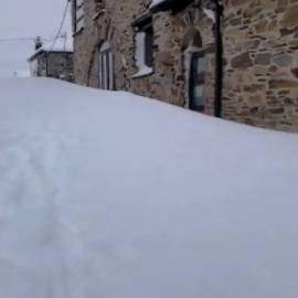 La nieve deja aislados a los vecinos de Foncebadón