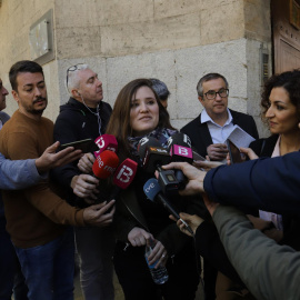 La periodista de 'Europa Press' Blanca Pou atiende a los medios de comunicación en relación a la incautación de su teléfono móvil por la Policía Nacional./ EUROPA PRESS