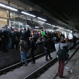 L'ocupació de les vies de l'AVE a Sants el 8-N de 2017.